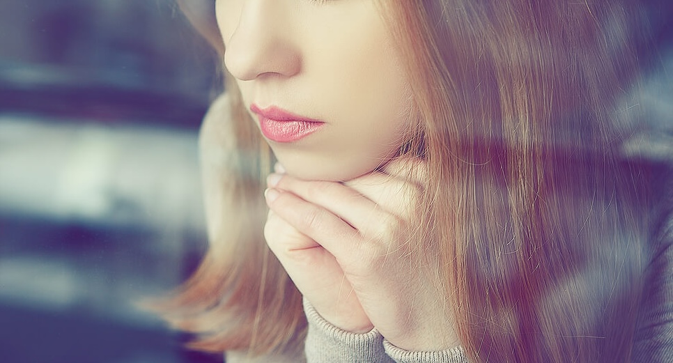 sad girl | emdr therapy in raleigh, nca | emdr therapist | emdr therapy for ptsd | emdr trauma therapy | Five Points | Boylan Heights | Brier Creek Sad woman looking out a window. With the support of a compassionate EMDR therapist in Raleigh, NC you can start your healing journey and begin coping with your trauma.